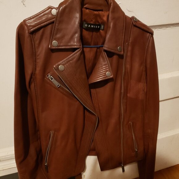 Danier Klaudia XXS: Brick Retro Style Leather Biker Inspired Jacket - Picture 3 of 5